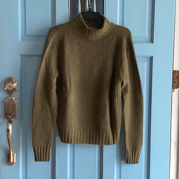 Point Sub size medium ladies olive green sweater like new - Picture 1 of 5